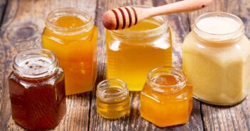 Was ist gesünder, Honig oder Zuckerrübensirup? (Foto: Adobe Stock- Nitr )