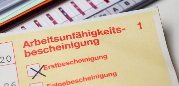 Finanzielle Konsequenzen: Krankschreibung nach Kündigung im (Foto: AdobeStock - Tobias Arhelger 268560086)