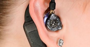 iFi GO Pod Air macht kabelgebundene In-Ears unterwegs (Foto: iFi audio)