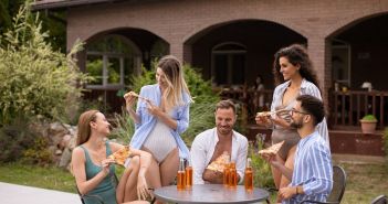 Ein Drittel aller Deutschen reiste Sommer 2024 in (Foto: AdobeStock - BGStock72 - 566750768)