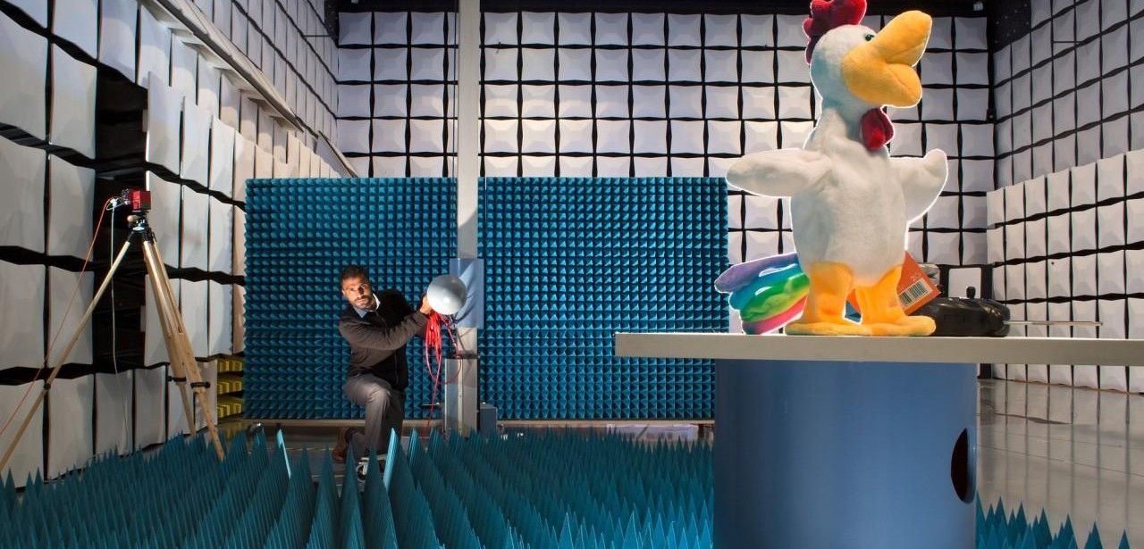 Smarte KI-Spielzeuge im Test: TÜV und GS garantieren (Foto: TÜV Rheinland)